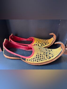 Traditional Babouche Pointed Curled Embroidered Gold/Red Men's Slip-On Shoes 10